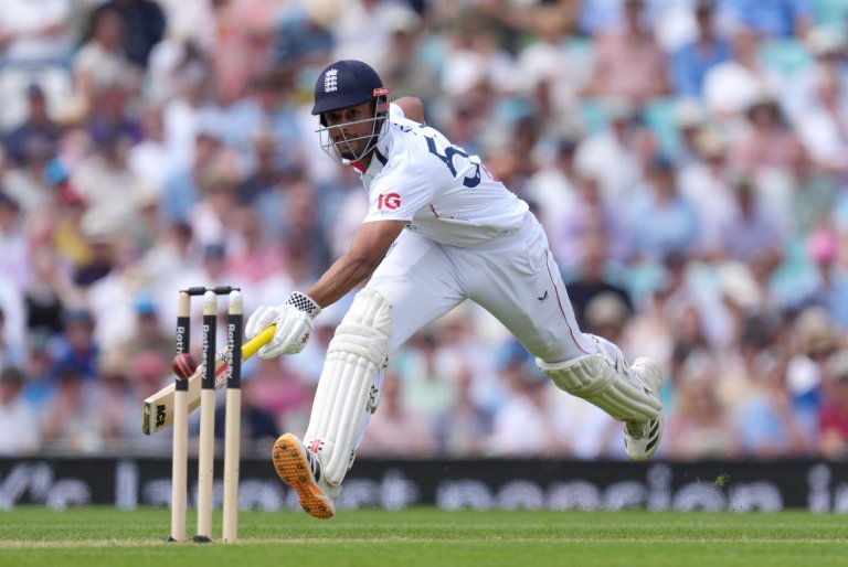 Gay steadies England after a costly run out and is 48 at tea at The Oval against New Zealand | iNFOnews.ca