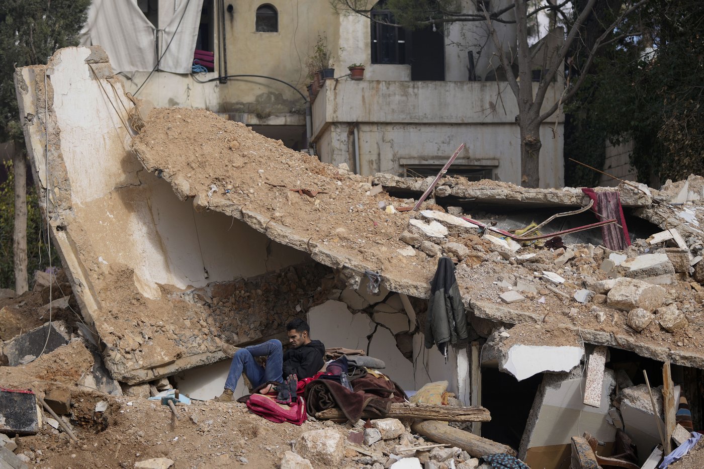 Family returns to their Lebanese city to find a crater where their 50-year-old home once stood | iNFOnews.ca