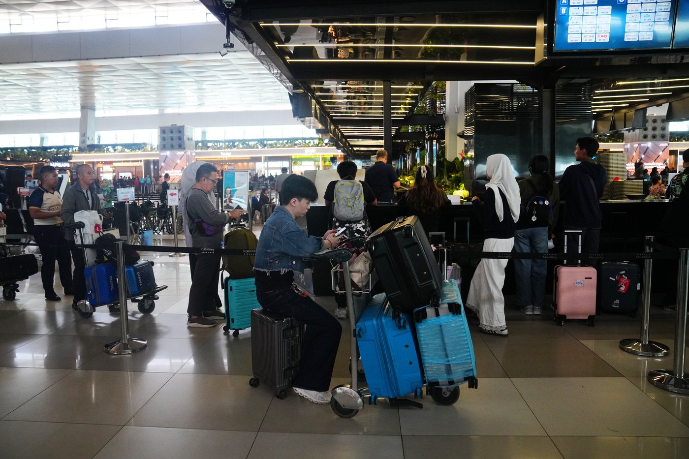 Indonesia cancels flights at Jakarta airport and others as Anak Krakatau volcano erupts | iNFOnews.ca Indonesia cancels flights at Jakarta airport and others as Anak Krakatau volcano erupts | iNFOnews.ca