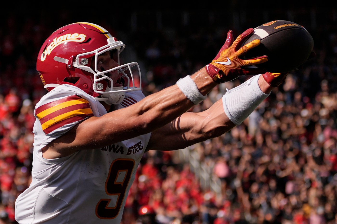 Cincinnati uses fast start to take down No. 14 Iowa State 38-30 | iNFOnews.ca Cincinnati uses fast start to take down No. 14 Iowa State 38-30 | iNFOnews.ca