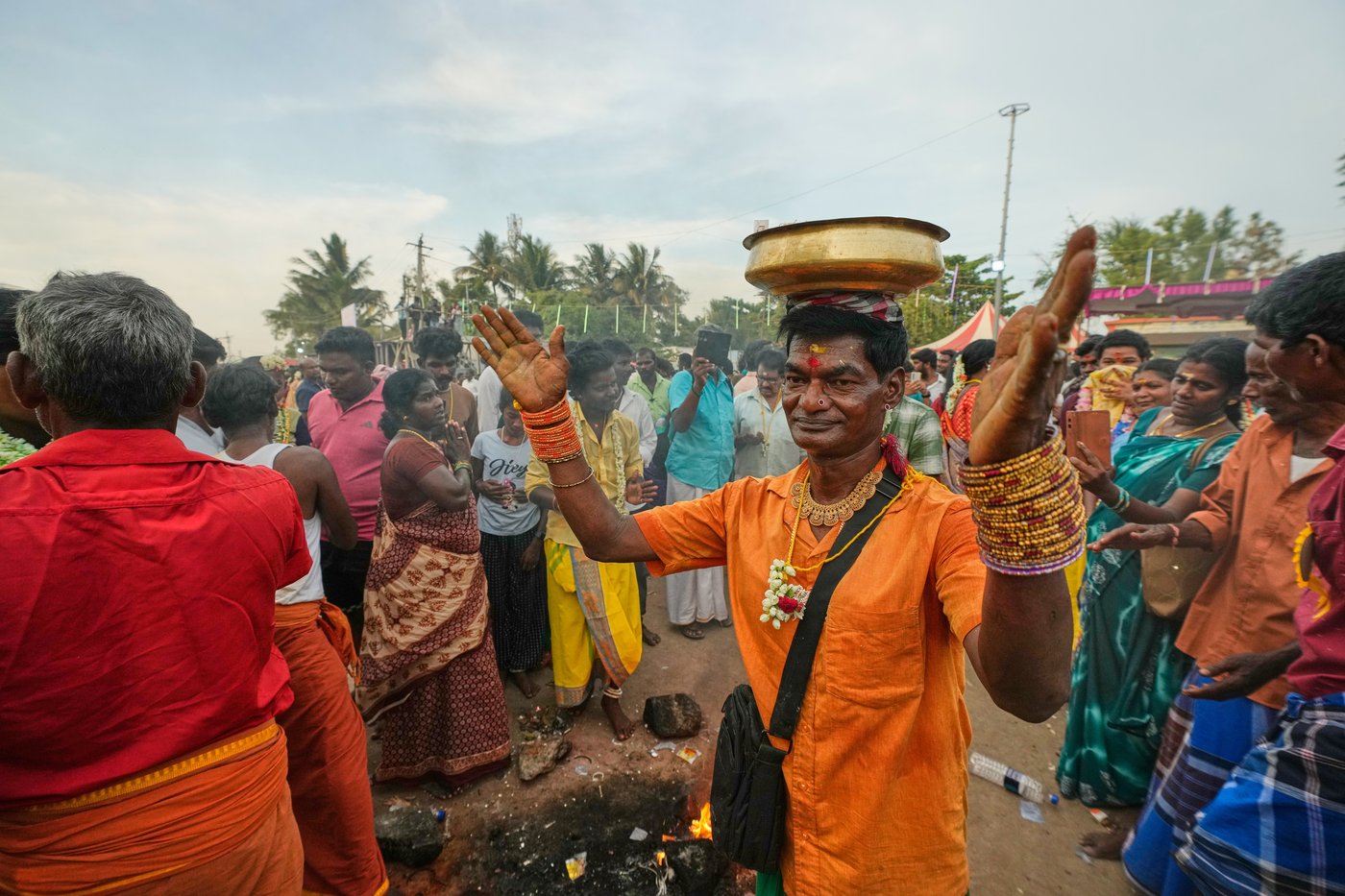 PHOTO ESSAY: A symbolic marriage ritual and beauty pageant brings India’s trans community together | iNFOnews.ca