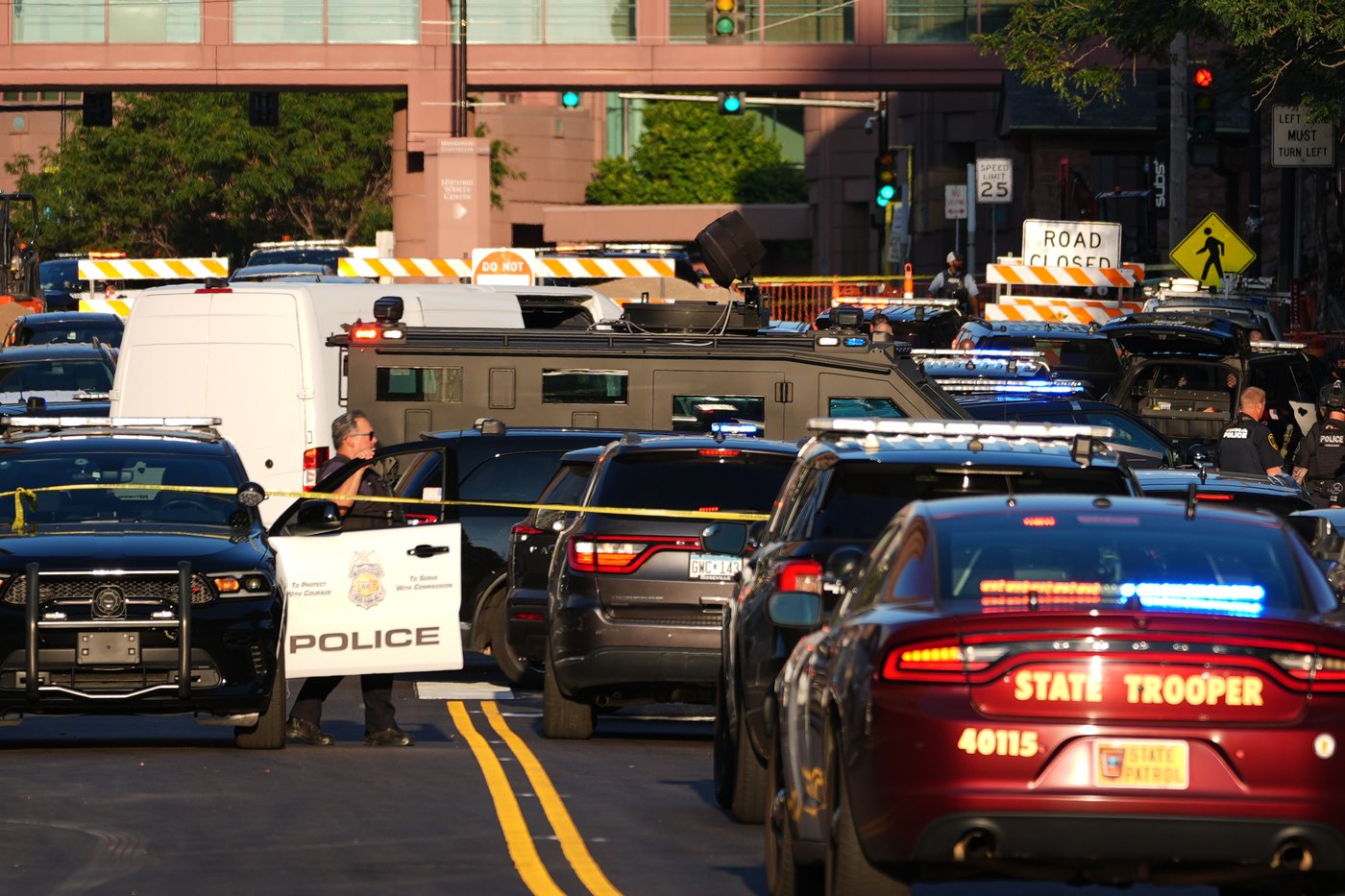 Investigators scour scene of Minneapolis shooting that left 3 dead, including suspect | iNFOnews.ca Investigators scour scene of Minneapolis shooting that left 3 dead, including suspect | iNFOnews.ca