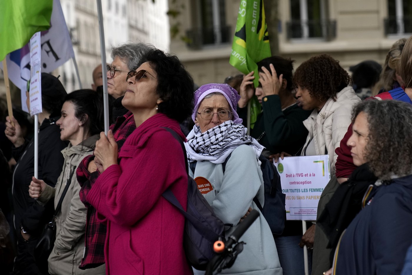 Hundreds rally in the streets of Paris to support world abortion rights | iNFOnews.ca