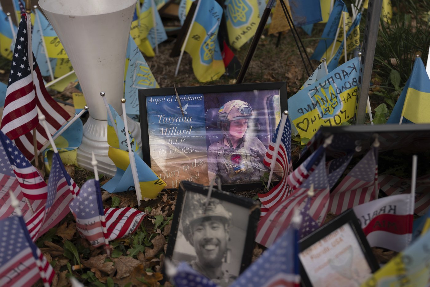 A makeshift memorial grows in Ukraine’s capital after 1,000 days of war | iNFOnews.ca A makeshift memorial grows in Ukraine’s capital after 1,000 days of war | iNFOnews.ca