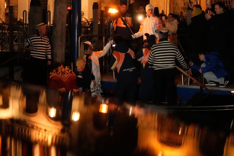 Olympic flame makes historic passage down Venice's Grand Canal | iNFOnews.ca
