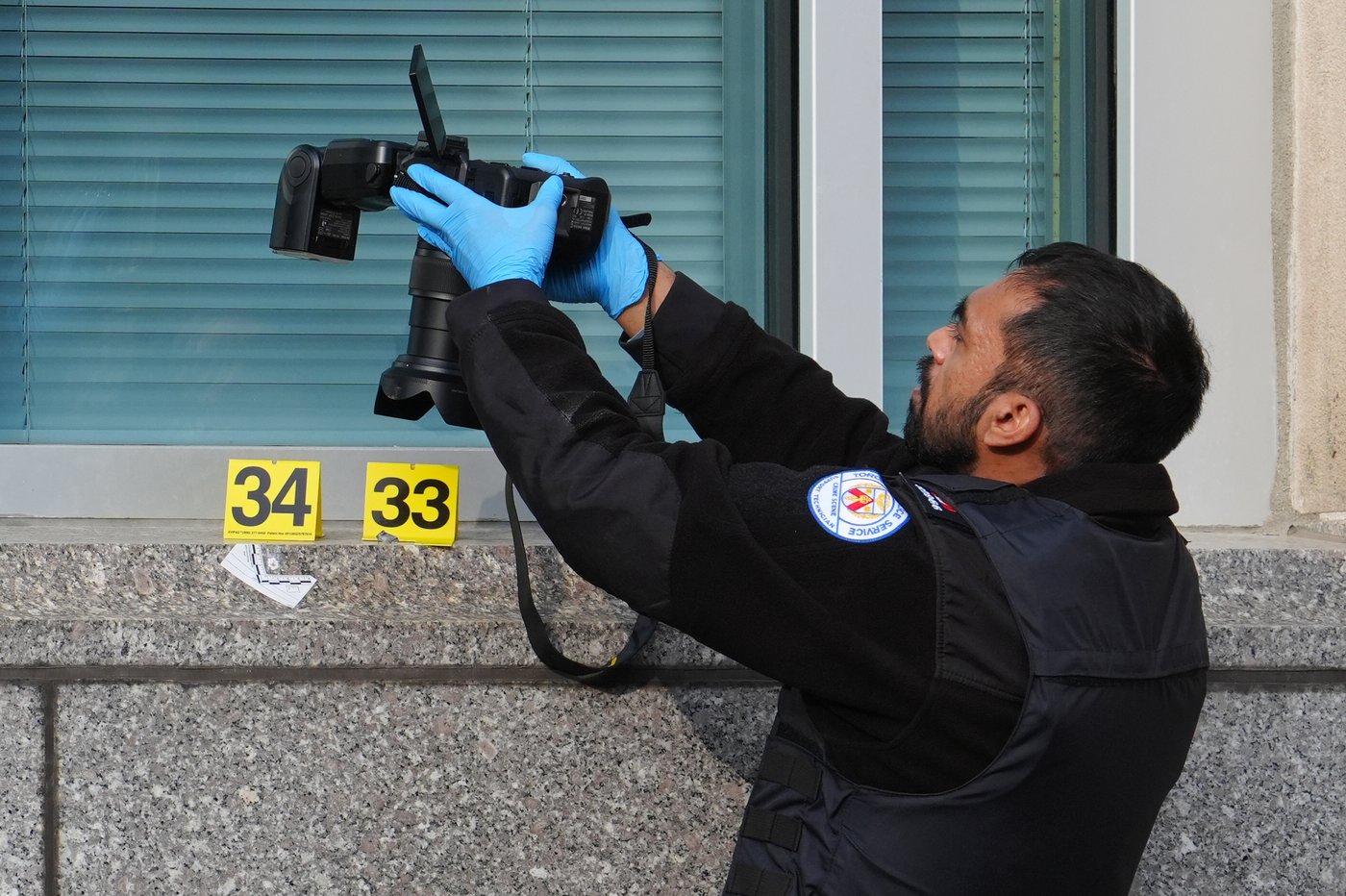 Police search for two suspects after U.S. consulate in Toronto hit by gunfire | iNFOnews.ca