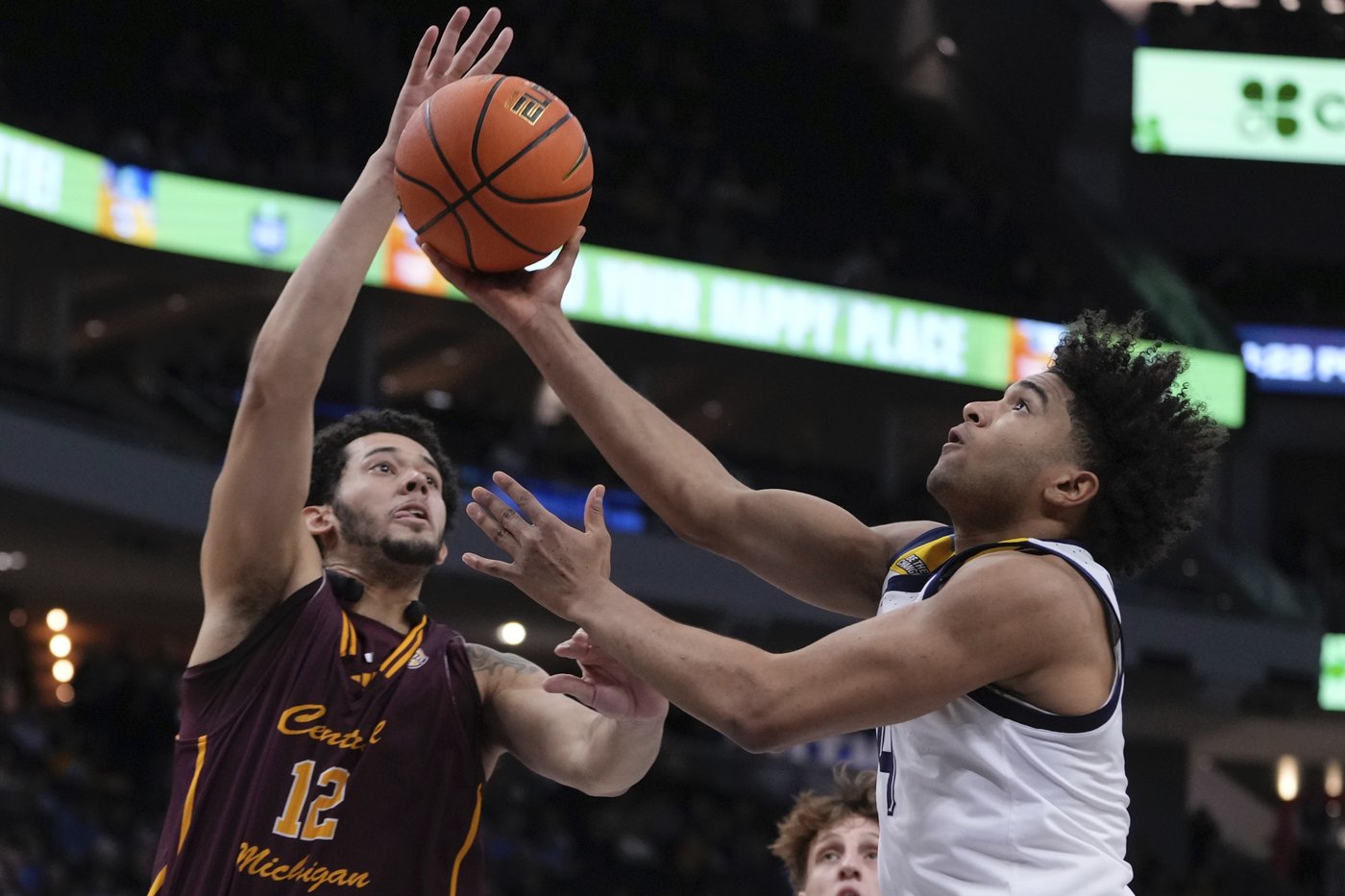 Mitchell scores 17 as No. 15 Marquette outlasts Central Michigan 70-62 | iNFOnews.ca
