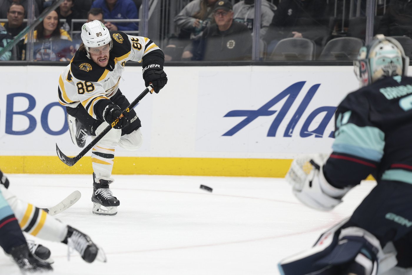 Bjorkstrand scores twice for Kraken in 5-1 win over Bruins | iNFOnews.ca
