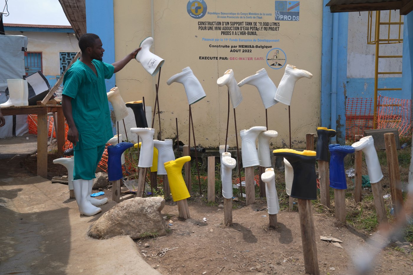 Congo says 2,000 people have died in history's fastest-growing Ebola outbreak | iNFOnews.ca Congo says 2,000 people have died in history's fastest-growing Ebola outbreak | iNFOnews.ca