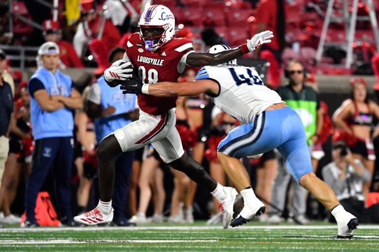 Kienholz leads as No. 24 Louisville routs Villanova 59-13 for first victory | iNFOnews.ca