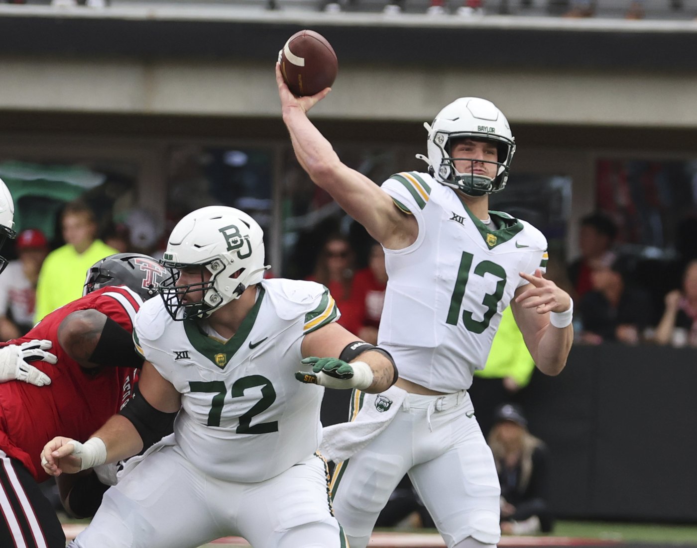 Sawyer Robertson celebrates homecoming with 5 TDs passes as Baylor stuns Texas Tech 59-35 | iNFOnews.ca
