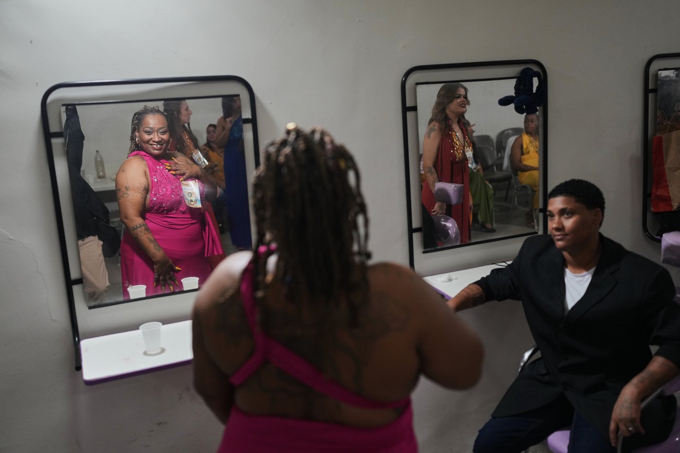 Singing contest in Rio prison provides creative outlet for women behind bars | iNFOnews.ca