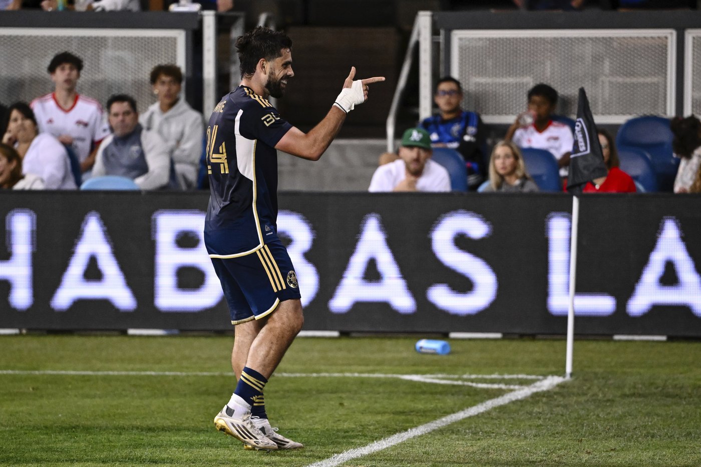 Preston Judd scores in second-half stoppage time to lift Earthquakes over Whitecaps 2-1 | iNFOnews.ca
