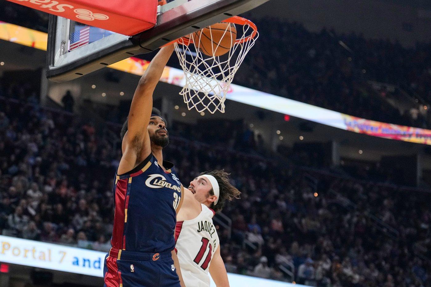 Jarrett Allen sparks Cavaliers in return from injury, scores 18 in blowout over Heat | iNFOnews.ca