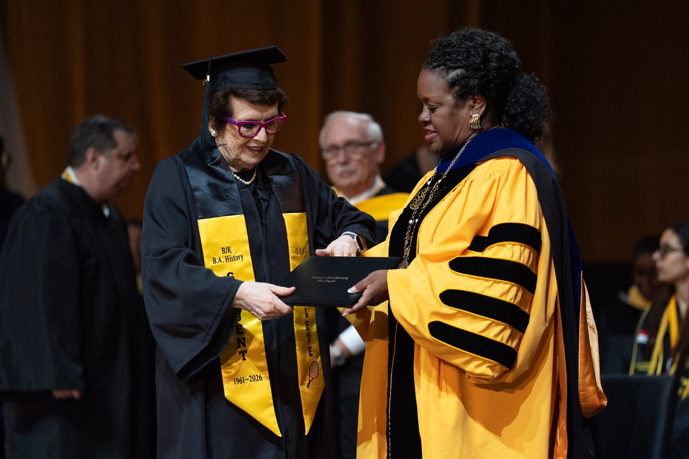 Billie Jean King, 82, earns a college degree 65 years after starting at Cal State LA | iNFOnews.ca Billie Jean King, 82, earns a college degree 65 years after starting at Cal State LA | iNFOnews.ca