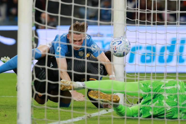Roma holds Napoli to dramatic draw and Dortmund beats Frankfurt ahead of Bayern clash | iNFOnews.ca