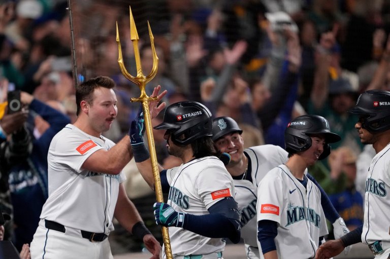 Mariners a win from first World Series, beat Blue Jays 6-2 behind Suárez's grand slam | iNFOnews.ca