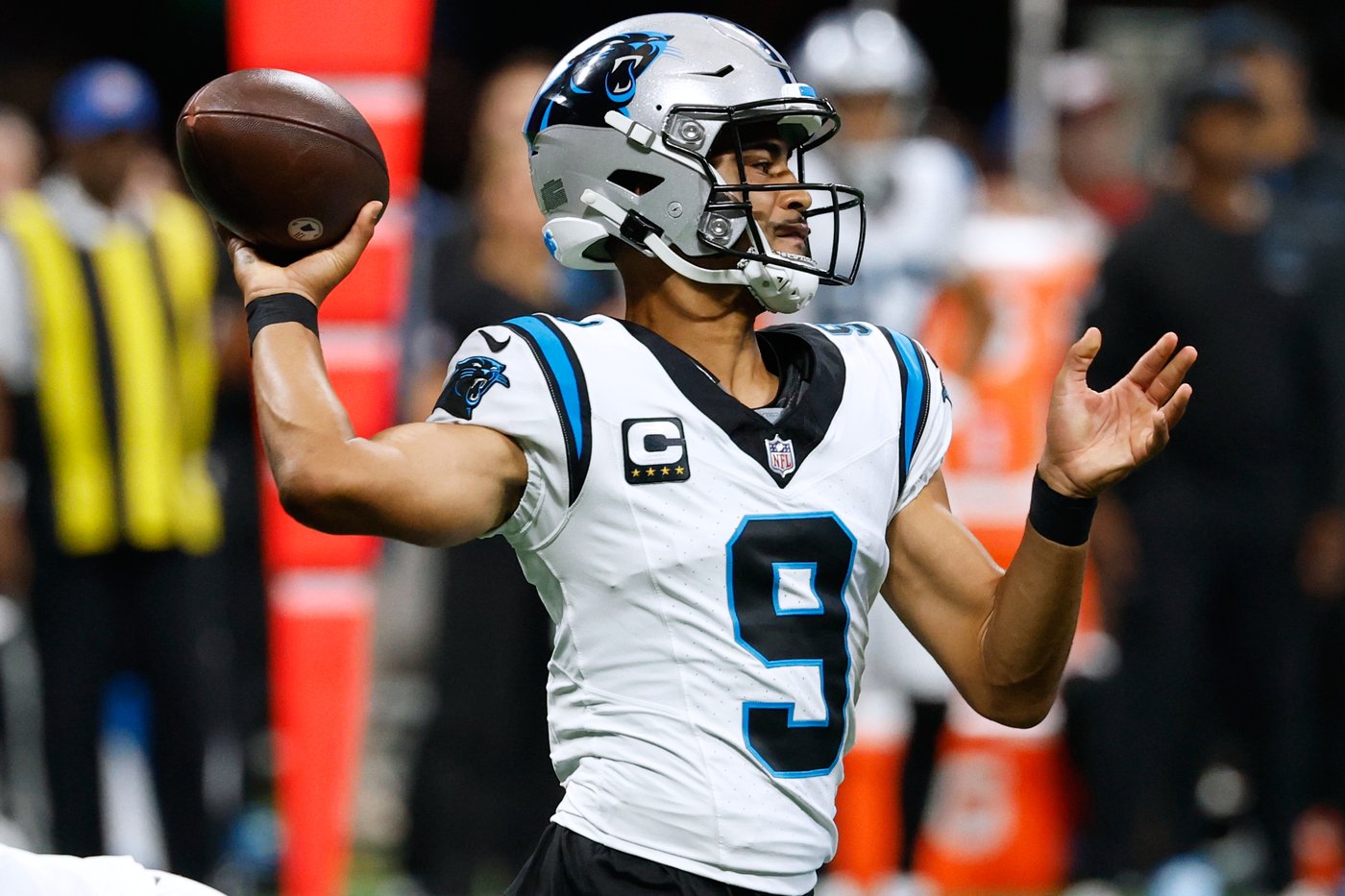 Young throws 3 TD passes, including 2 to Waller, as Panthers dominate short-handed Falcons 34-3 | iNFOnews.ca Young throws 3 TD passes, including 2 to Waller, as Panthers dominate short-handed Falcons 34-3 | iNFOnews.ca