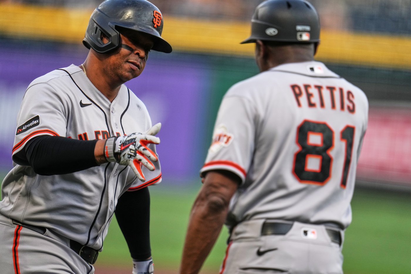 Rafael Devers hits 32nd homer, extends hit streak to 10 games as Giants beat Pirates 5-4 in 10 | iNFOnews.ca