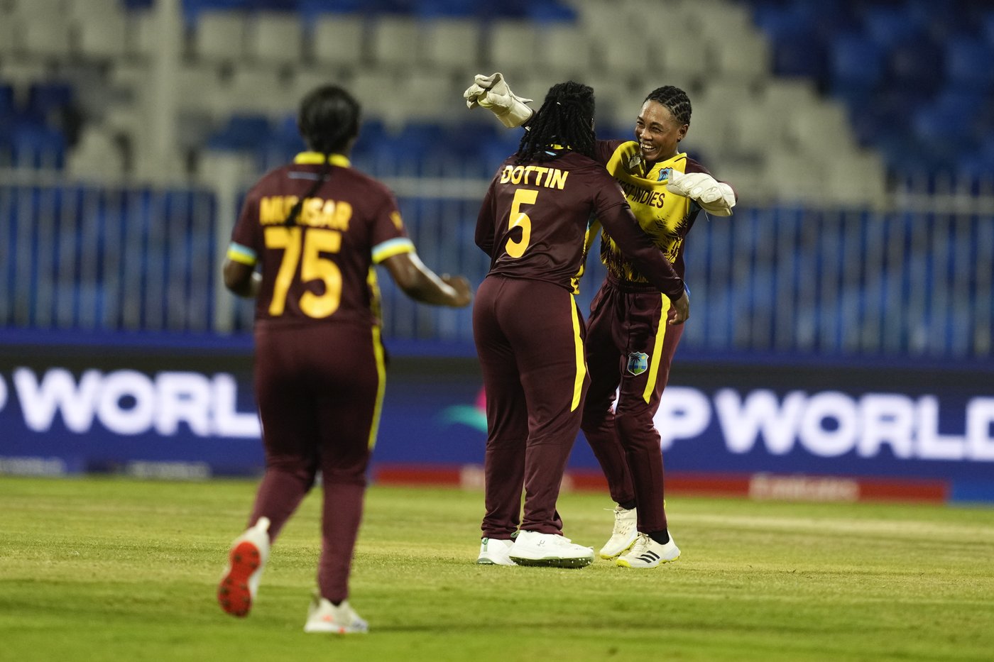 New Zealand survives anxious last over to beat West Indies and reach Women’s T20 World Cup final | iNFOnews.ca