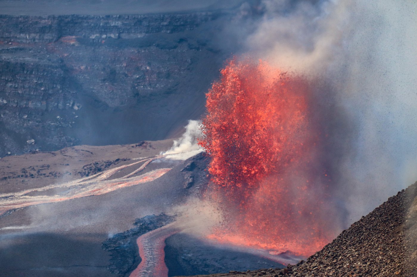 Hawaii's Kilauea volcano erupts with lava pouring out from multiple vents | iNFOnews.ca Hawaii's Kilauea volcano erupts with lava pouring out from multiple vents | iNFOnews.ca