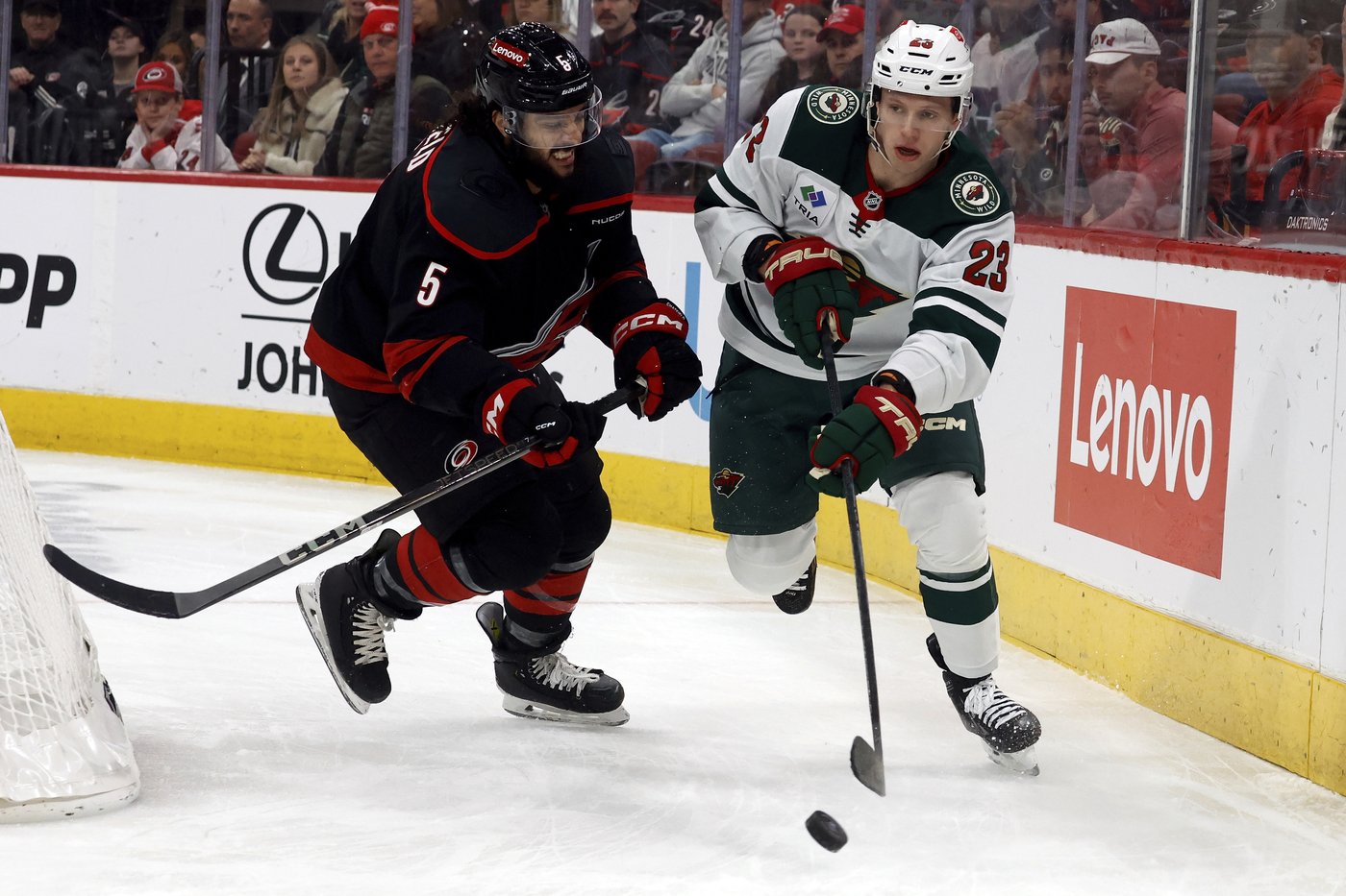 Filip Gustavsson makes 20 saves in the Wild's 4-0 victory over the Hurricanes | iNFOnews.ca