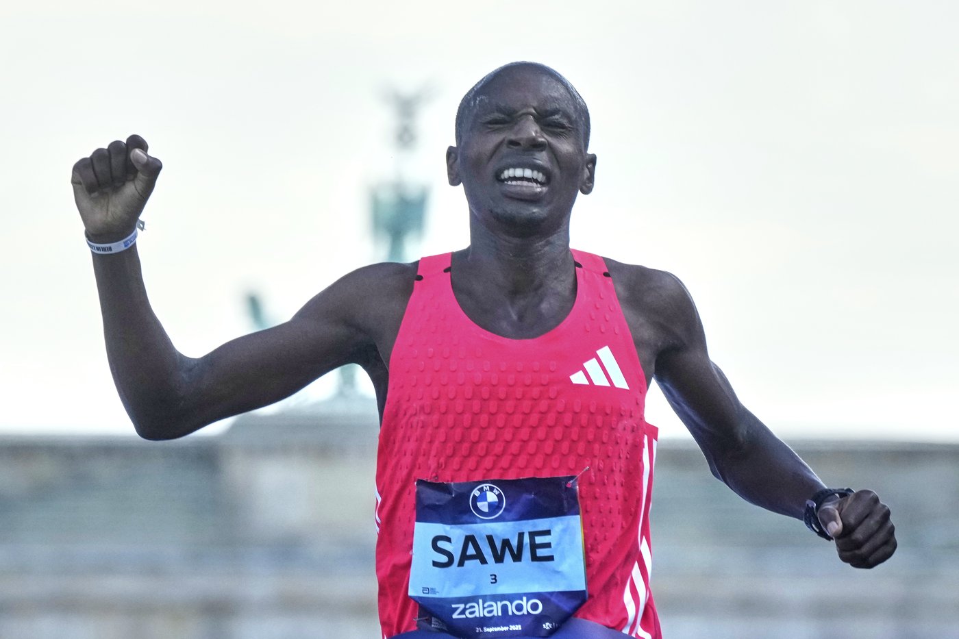 Sabastian Sawe wins Berlin Marathon but his record attempt is foiled by unseasonable heat | iNFOnews.ca