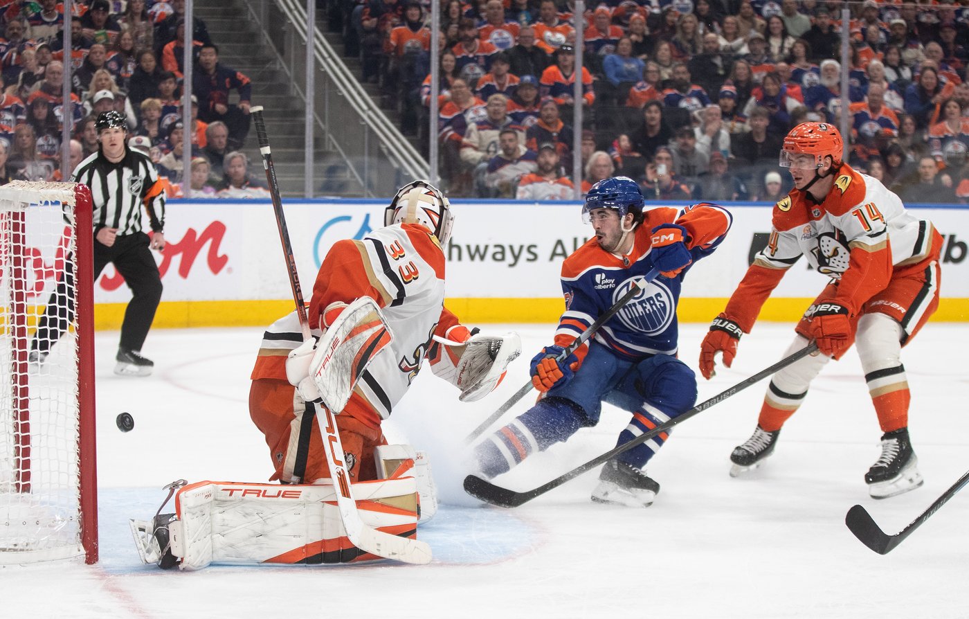 Ekholm scores hat trick, Edmonton Oilers hold off Anaheim Ducks for 7-4 victory | iNFOnews.ca Ekholm scores hat trick, Edmonton Oilers hold off Anaheim Ducks for 7-4 victory | iNFOnews.ca