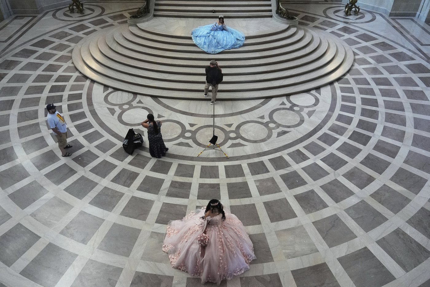 San Francisco's City Hall becomes a dream destination for quinceañera photos | iNFOnews.ca