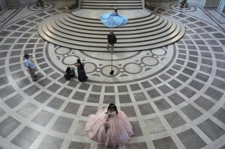 San Francisco's City Hall becomes a dream destination for quinceañera photos | iNFOnews.ca