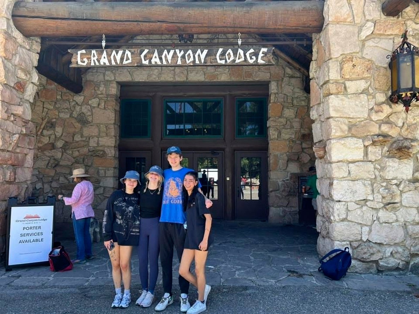 A wildfire that destroyed historic Grand Canyon Lodge spread after being allowed to burn for days | iNFOnews.ca