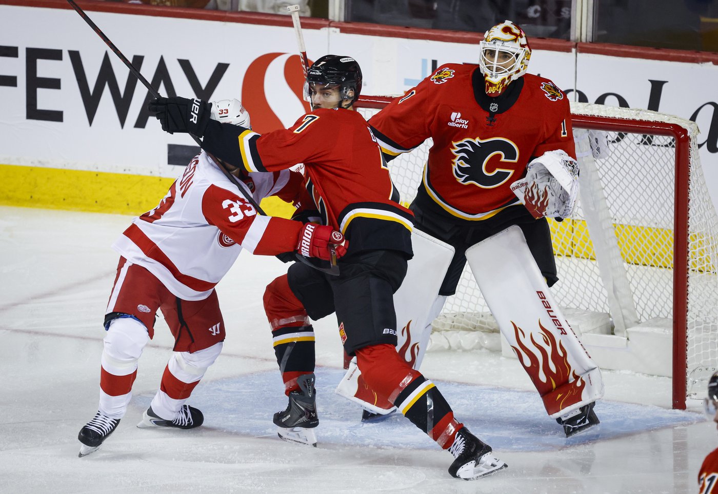 Farabee, Cooley lead Flames to third straight win with 4-1 decision over Red Wings | iNFOnews.ca Farabee, Cooley lead Flames to third straight win with 4-1 decision over Red Wings | iNFOnews.ca