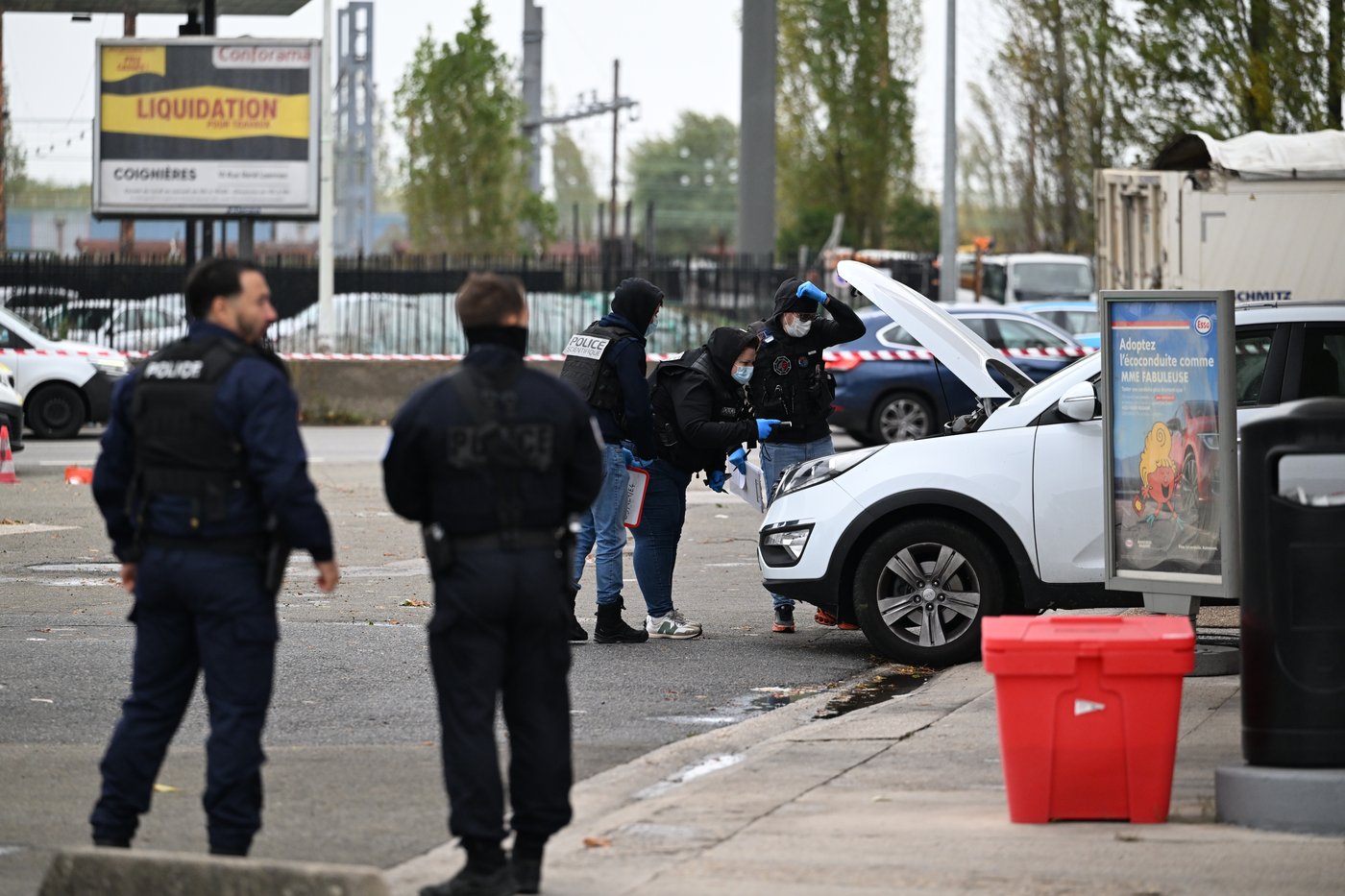 A shooting in the Paris suburbs kills 1 and wounds five in a suspected racist attack | iNFOnews.ca