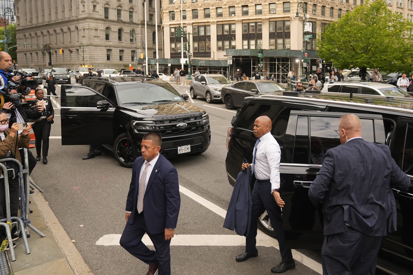 Prosecutors say they may bring additional charges against New York City mayor and indict others | iNFOnews.ca