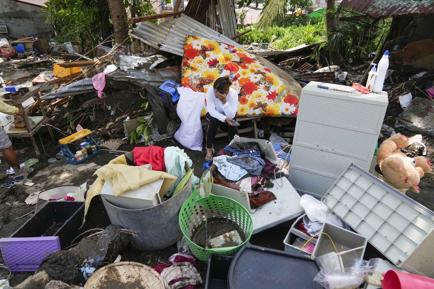 A powerful typhoon nears the Philippines, with many shelters still crammed after a recent storm | iNFOnews.ca