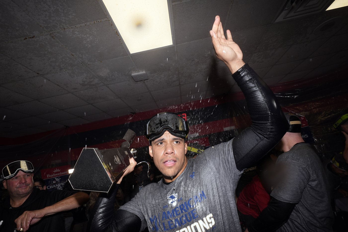 Juan Soto's 3-run homer in 10th sends Yankees past Guardians 5-2 and into World Series for 41st time | iNFOnews.ca