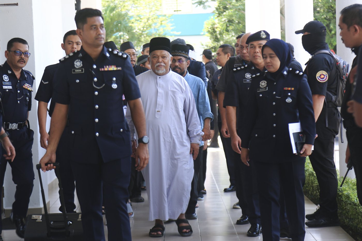 Malaysia charges 22 members of an Islamic business group, including its CEO, for organized crime | iNFOnews.ca