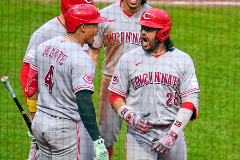 Eugenio Suárez hits 3-run homer in 9th as Reds rally for 9-7 win over Pirates | iNFOnews.ca