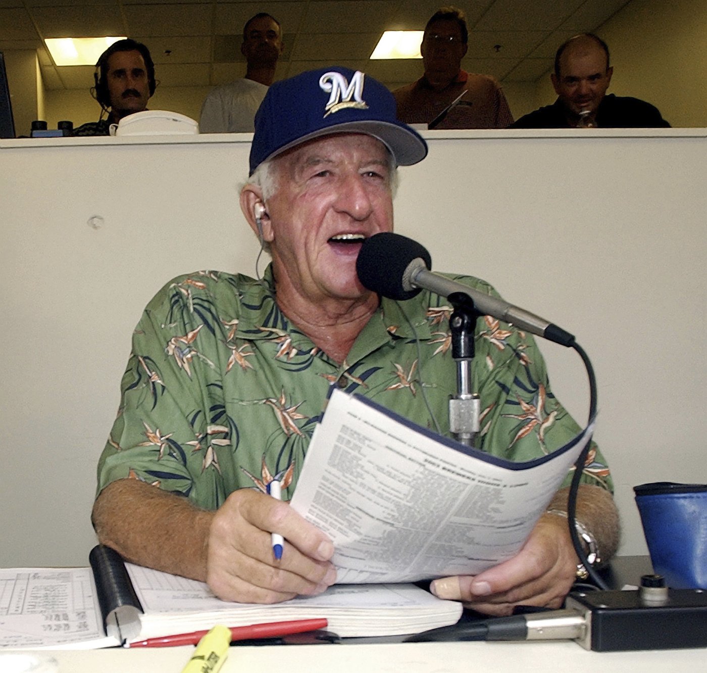 Brewers unveil patch they will wear on their uniforms to honor Bob Uecker | iNFOnews.ca
