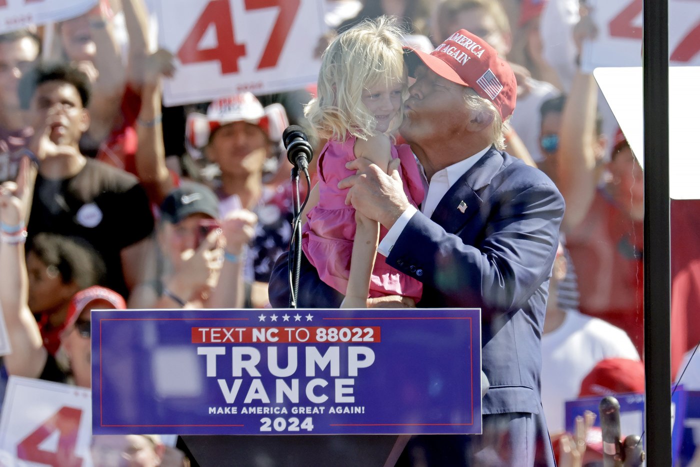 Trump appeals to women in return to North Carolina without Mark Robinson, a top in-state supporter | iNFOnews.ca