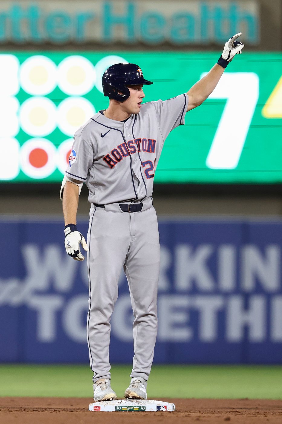 Yordan Alvarez goes deep as Astros hit 5 homers in 13-2 rout of A's to close in on AL West title | iNFOnews.ca