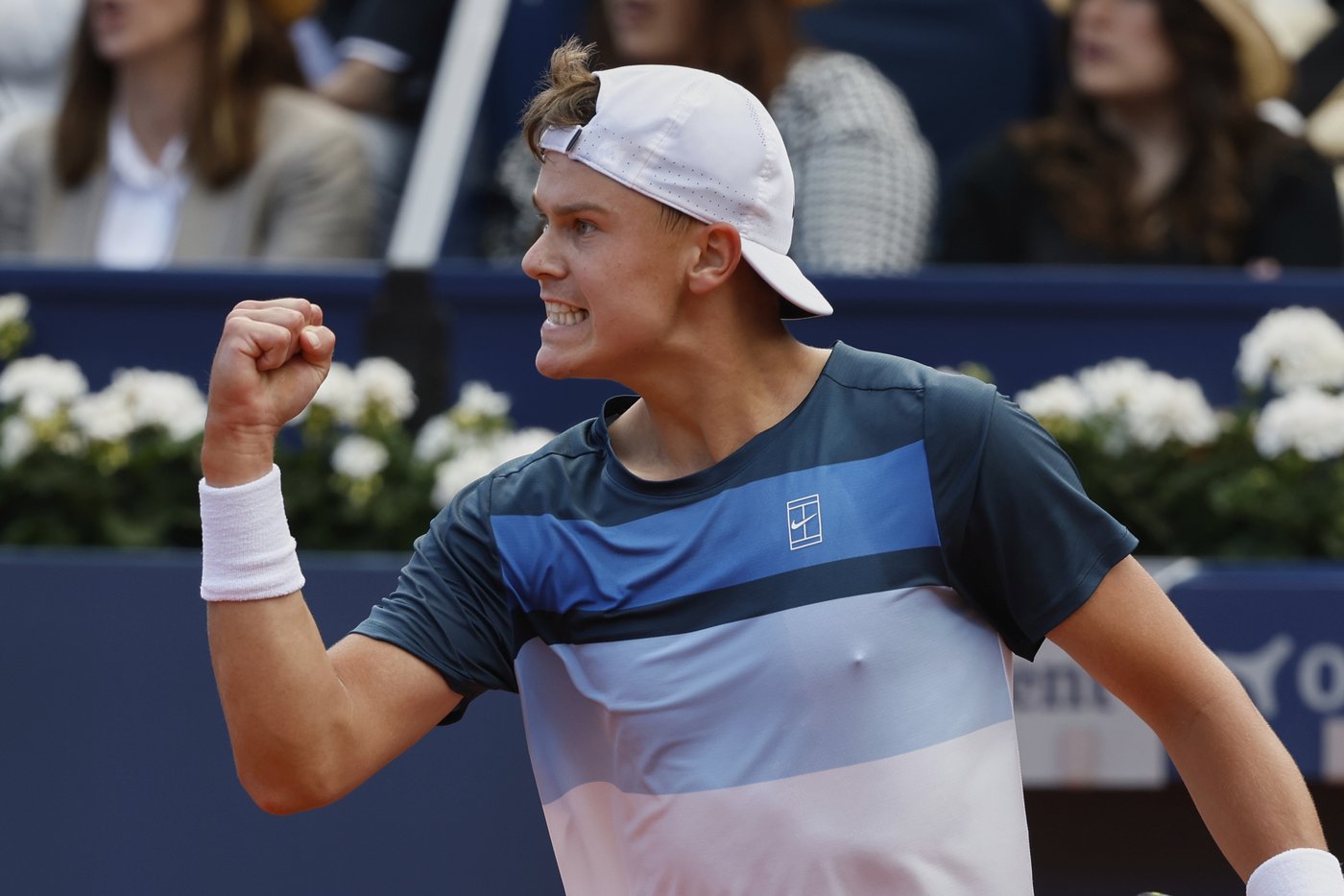 Rune upsets Alcaraz in straight sets to win Barcelona Open | iNFOnews.ca Rune upsets Alcaraz in straight sets to win Barcelona Open | iNFOnews.ca