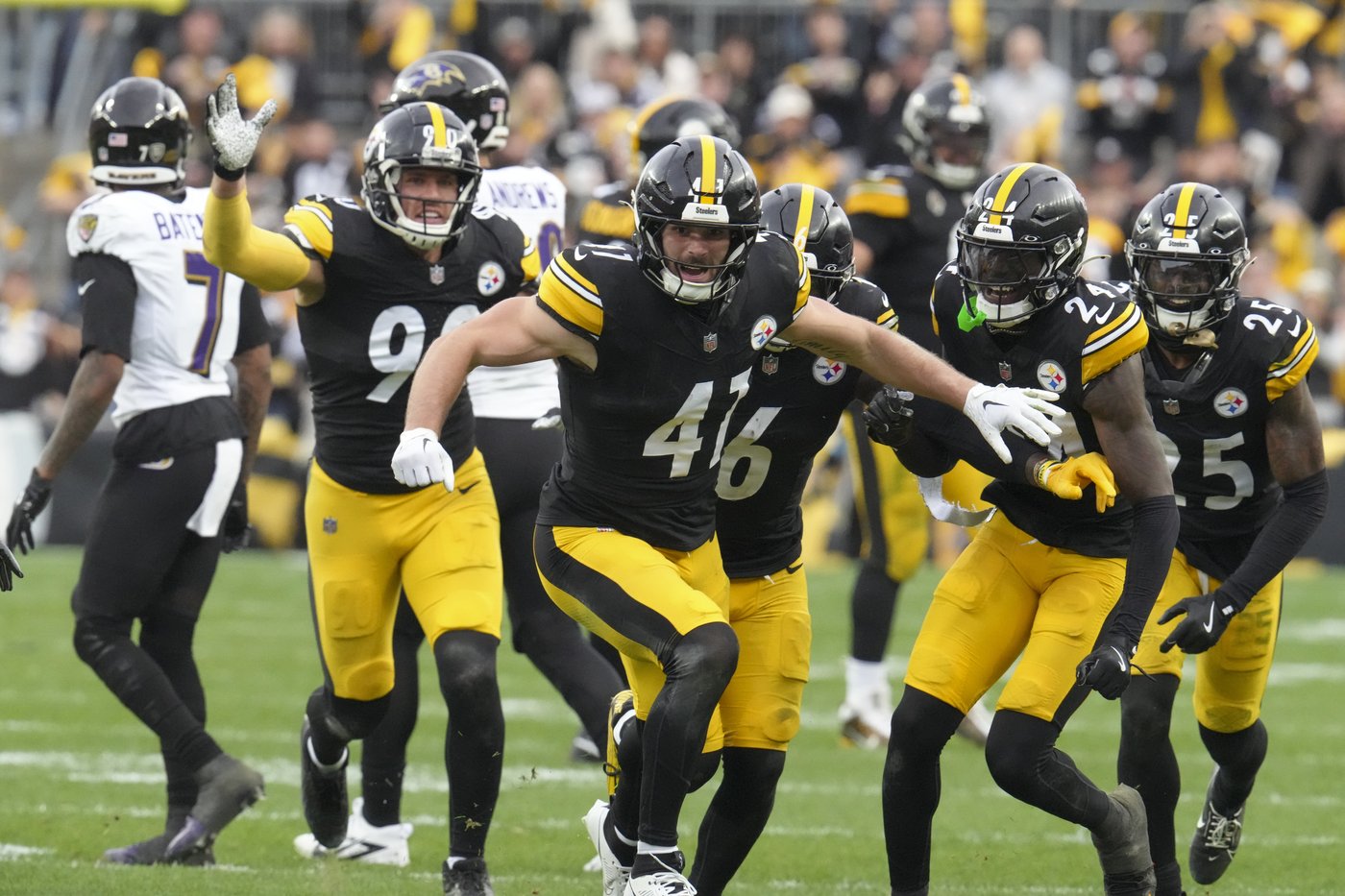 Acrobatic pick offered proof that Steelers rookie LB Payton Wilson's learning curve is speeding up | iNFOnews.ca
