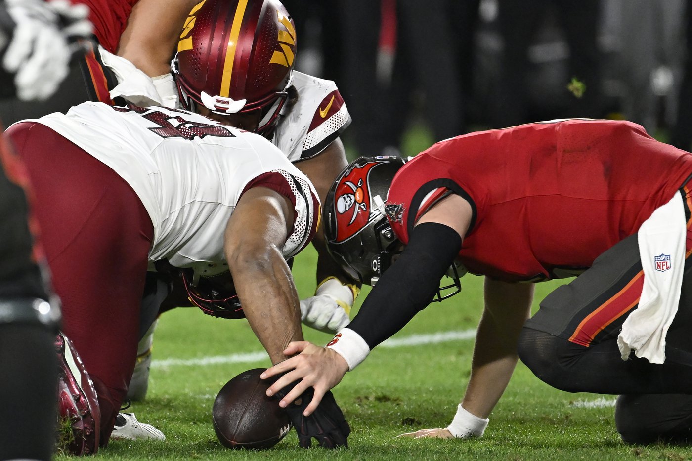 Botched handoff by Baker Mayfield and late failures by Bucs' offense contribute to playoff loss | iNFOnews.ca