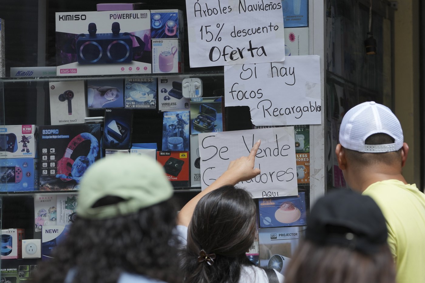 As Christmas nears, Ecuador's homes get a break from power cuts but companies still face rationing | iNFOnews.ca