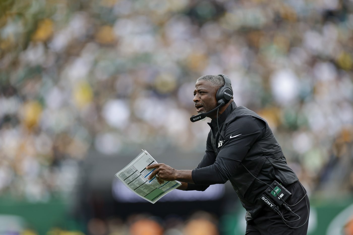 Aaron Glenn's viral dance moves sparked mixed reactions, but Jets coach says he'll always be himself | iNFOnews.ca Aaron Glenn's viral dance moves sparked mixed reactions, but Jets coach says he'll always be himself | iNFOnews.ca