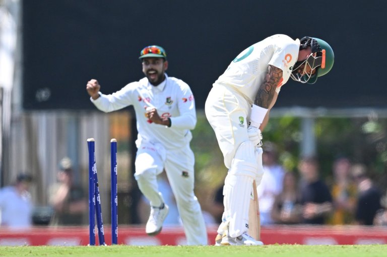 Australia drops Weatherald, recalls Renshaw after shock loss to Bangladesh in 1st cricket test | iNFOnews.ca
