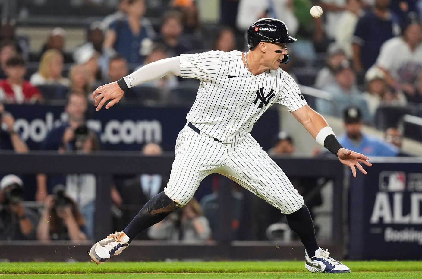 Aaron Judge does it all and rescues Yankees with `amazing swing' against Blue Jays | iNFOnews.ca