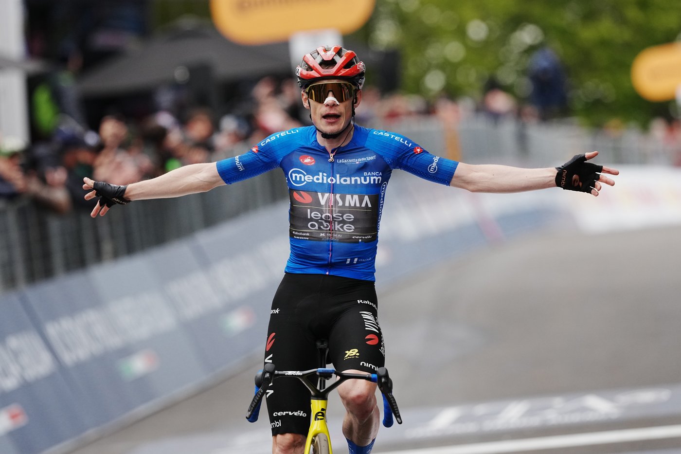 Vingegaard storms to another Giro stage win, slicing into Eulálio’s lead | iNFOnews.ca