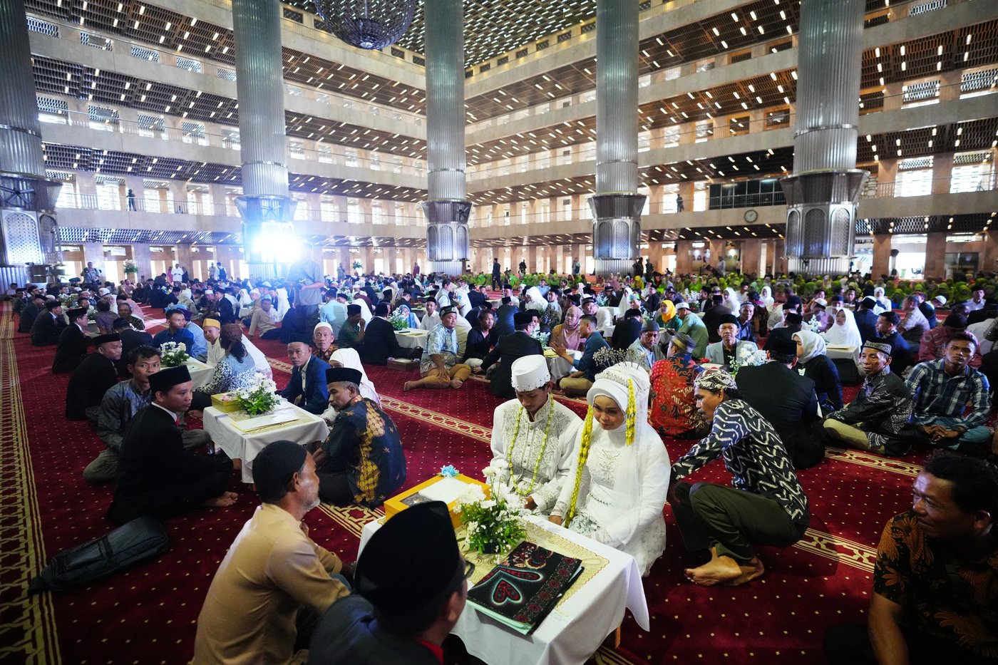 Photos capture the moment 51 couples tie the knot in Indonesian mass wedding ceremony | iNFOnews.ca